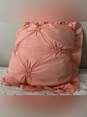 Like new Tufted Peach Decorative Pillow